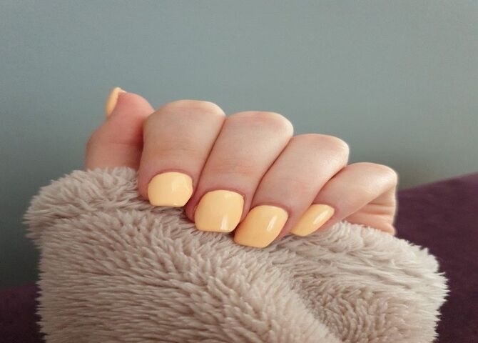 Nails in Pastel Orange