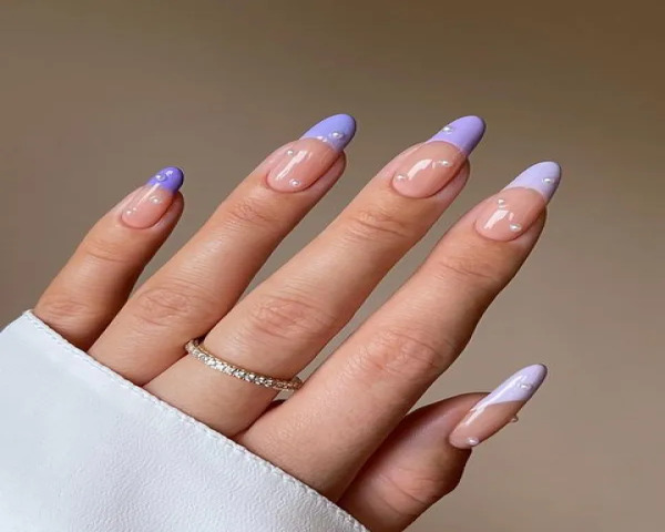  Purple nails